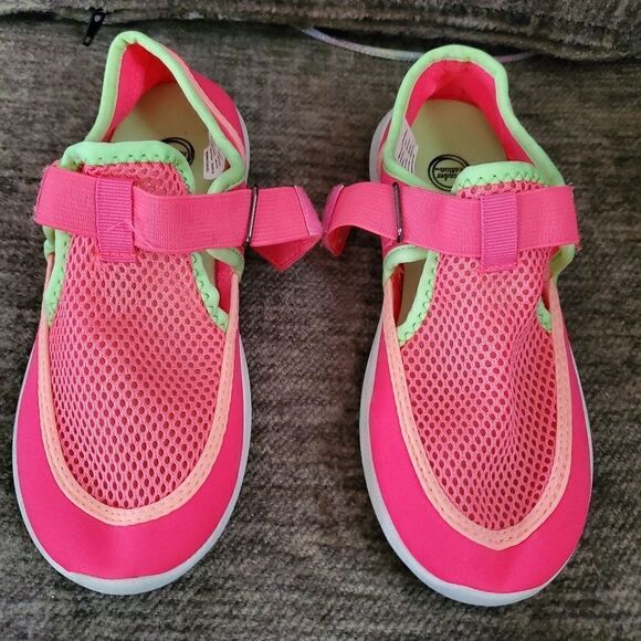 Cute little girls water shoes size 2/3 - Picture 4 of 6